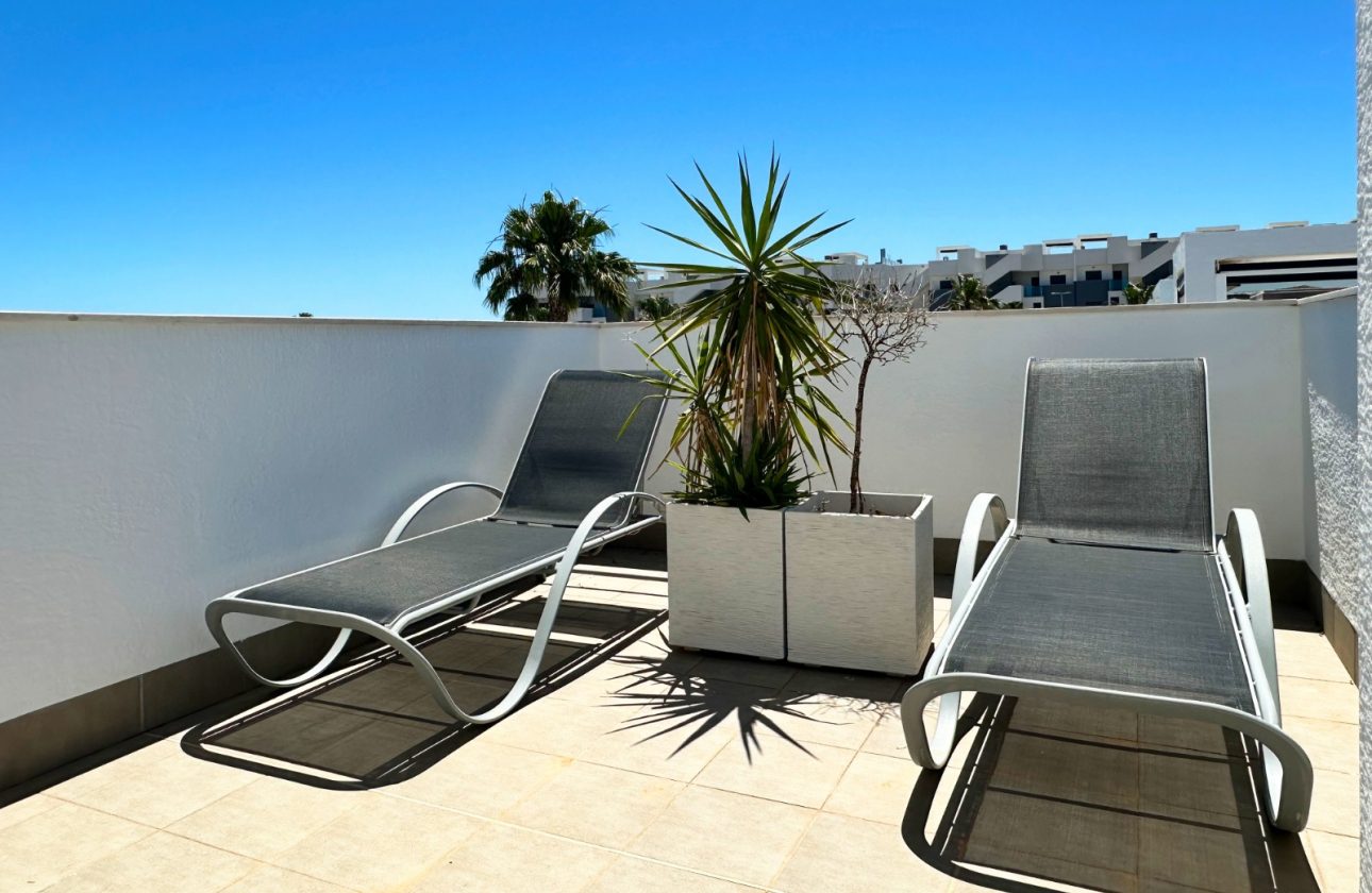 WYJĄTKOWY APARTAMENT Z PRYWATNYM SOLARIUM W EL RASO – GUARDAMAR DEL SEGURA
