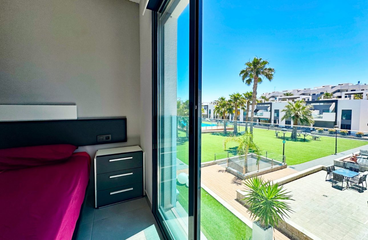 WYJĄTKOWY APARTAMENT Z PRYWATNYM SOLARIUM W EL RASO – GUARDAMAR DEL SEGURA