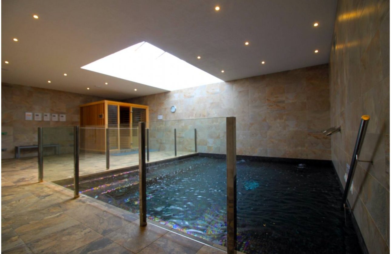 WYJĄTKOWY APARTAMENT Z PRYWATNYM SOLARIUM W EL RASO – GUARDAMAR DEL SEGURA