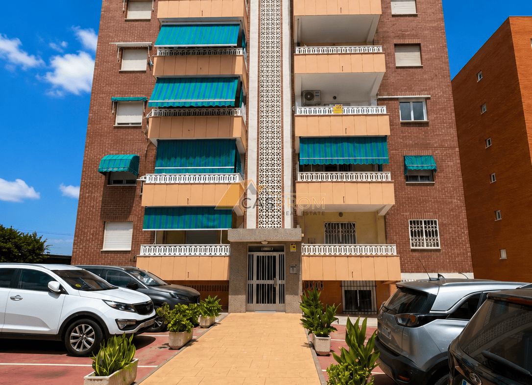 APARTAMENT Z WIDOKIEM NA MORZE W ZADBANYM KOMPLEKSIE MIESZKANIOWYM W PUNTA PRIMA