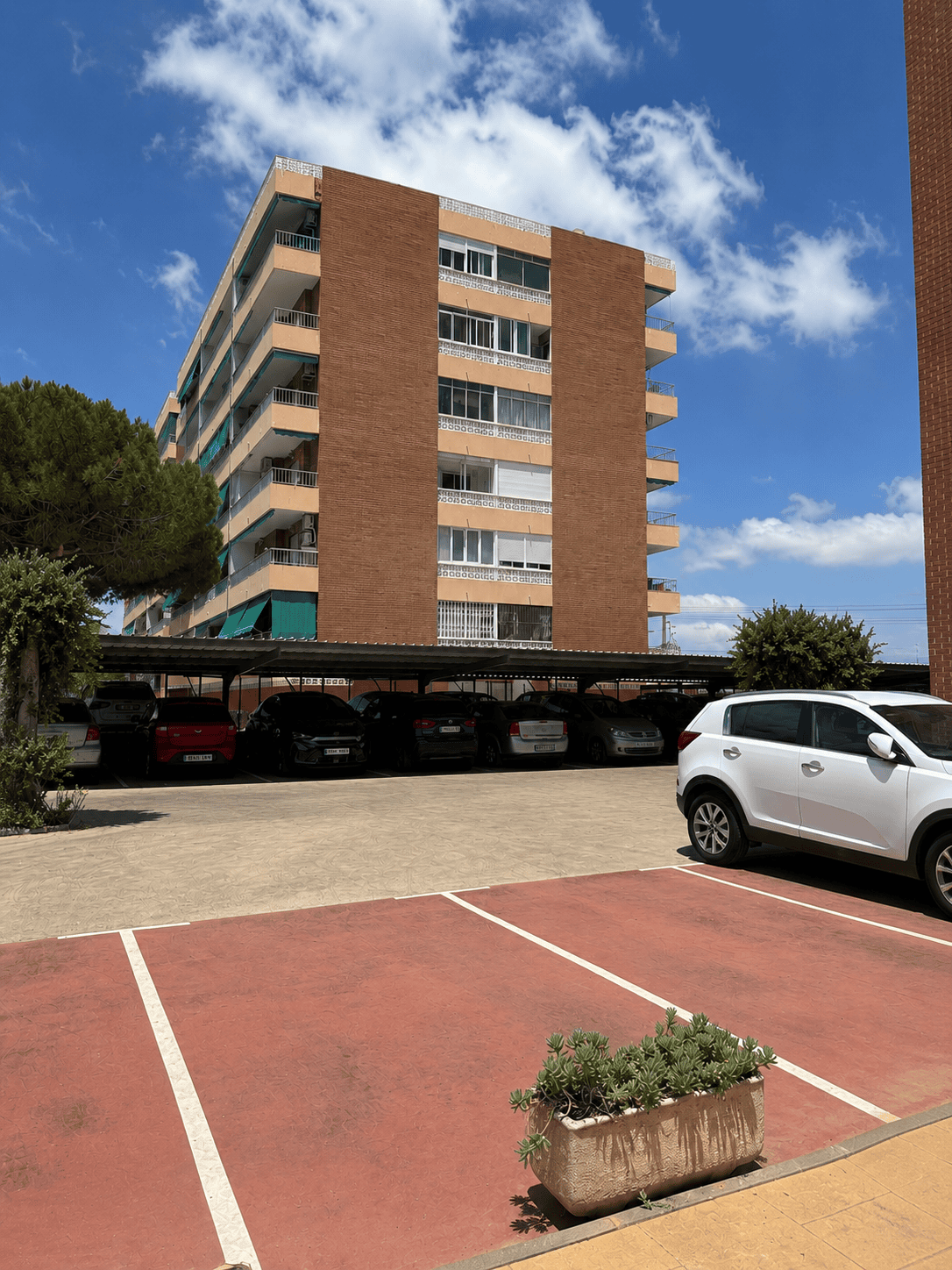 APARTAMENT Z WIDOKIEM NA MORZE W ZADBANYM KOMPLEKSIE MIESZKANIOWYM W PUNTA PRIMA