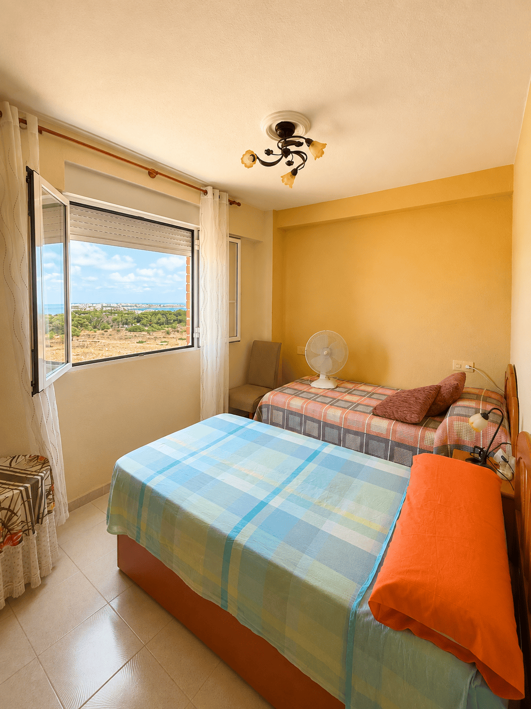 APARTAMENT Z WIDOKIEM NA MORZE W ZADBANYM KOMPLEKSIE MIESZKANIOWYM W PUNTA PRIMA