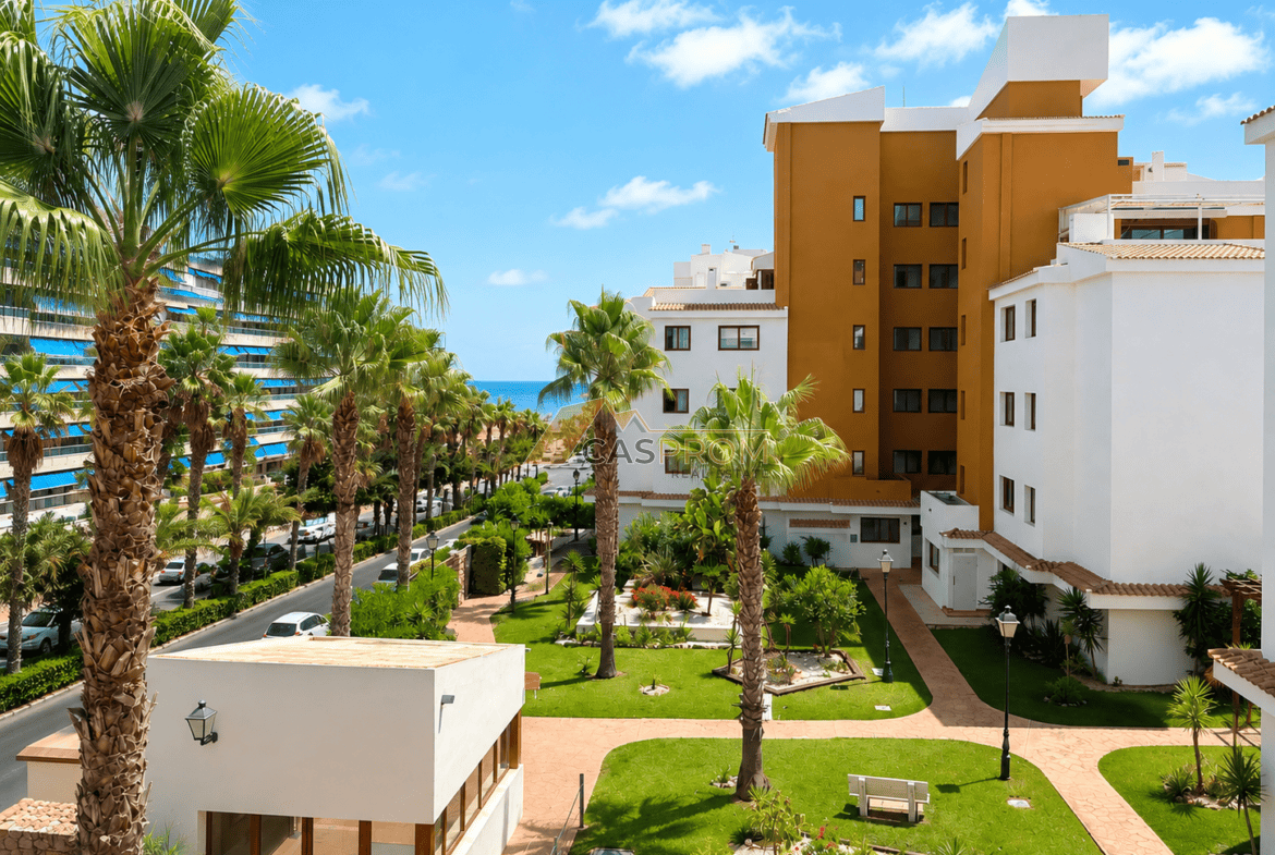 PRZESTRONNY APARTAMENT Z DWOMA TARASAMI BLISKO MORZA W PUNTA PRIMA
