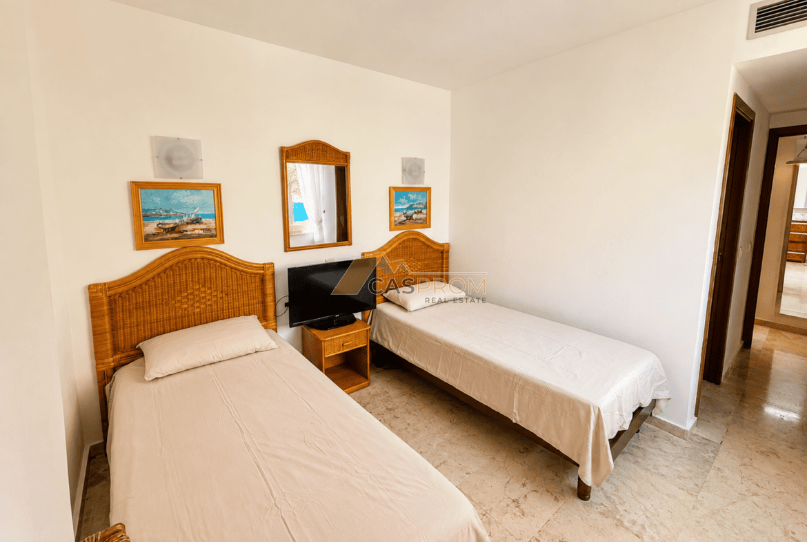 PRZESTRONNY APARTAMENT Z DWOMA TARASAMI BLISKO MORZA W PUNTA PRIMA