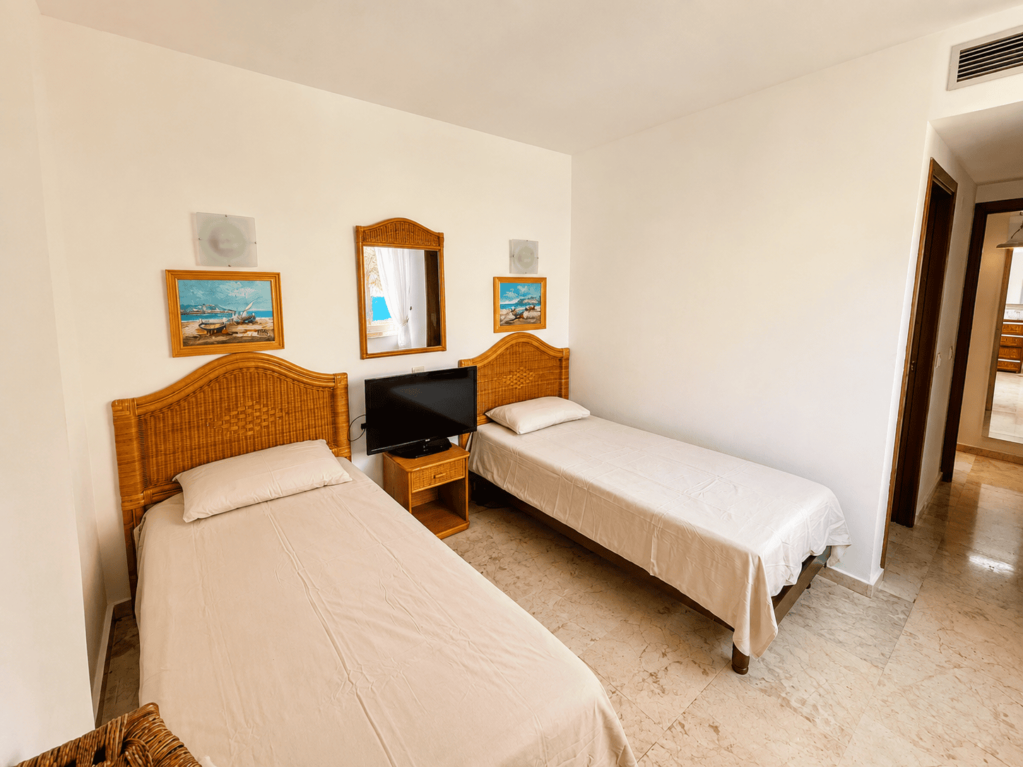 PRZESTRONNY APARTAMENT Z DWOMA TARASAMI BLISKO MORZA W PUNTA PRIMA