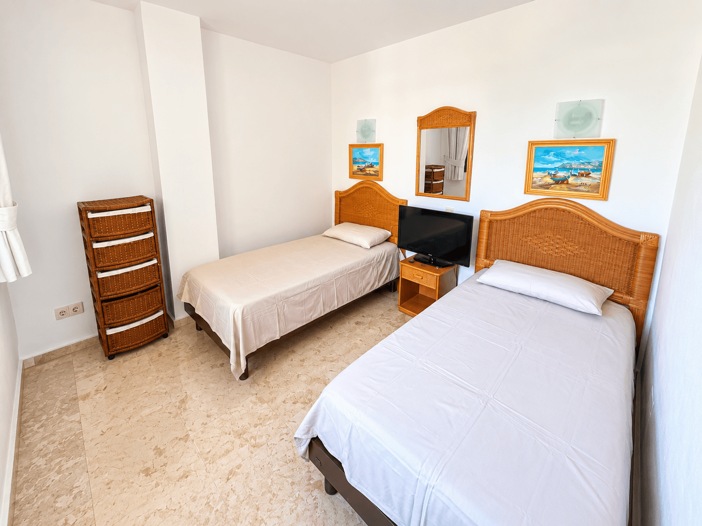 PRZESTRONNY APARTAMENT Z DWOMA TARASAMI BLISKO MORZA W PUNTA PRIMA