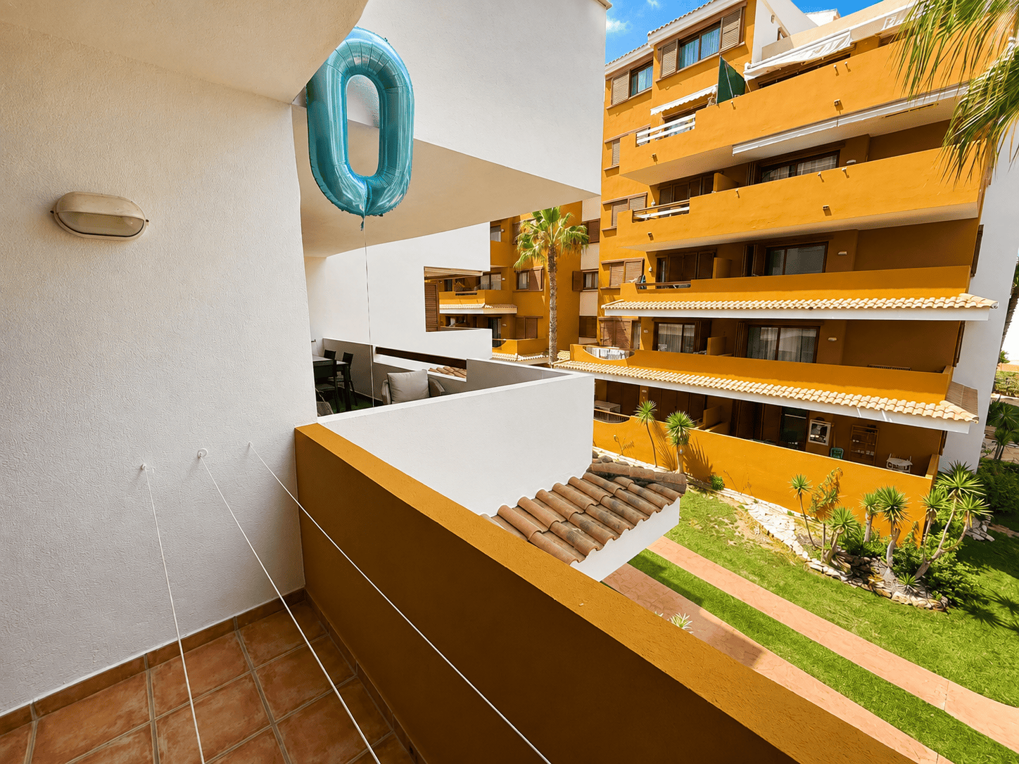 PRZESTRONNY APARTAMENT Z DWOMA TARASAMI BLISKO MORZA W PUNTA PRIMA