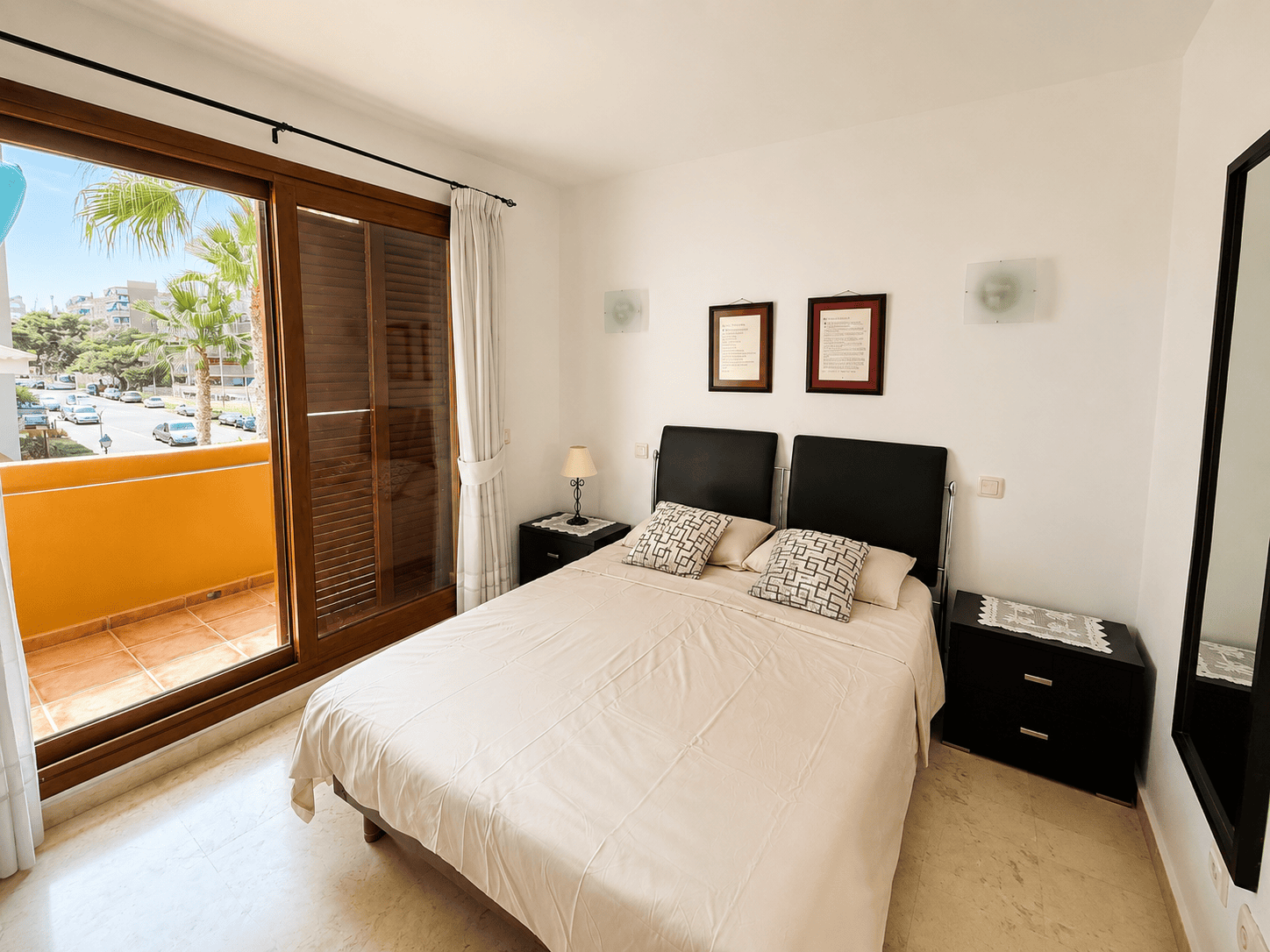PRZESTRONNY APARTAMENT Z DWOMA TARASAMI BLISKO MORZA W PUNTA PRIMA