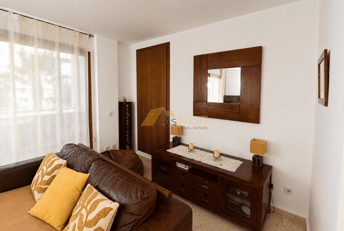 PRZESTRONNY APARTAMENT Z DWOMA TARASAMI BLISKO MORZA W PUNTA PRIMA