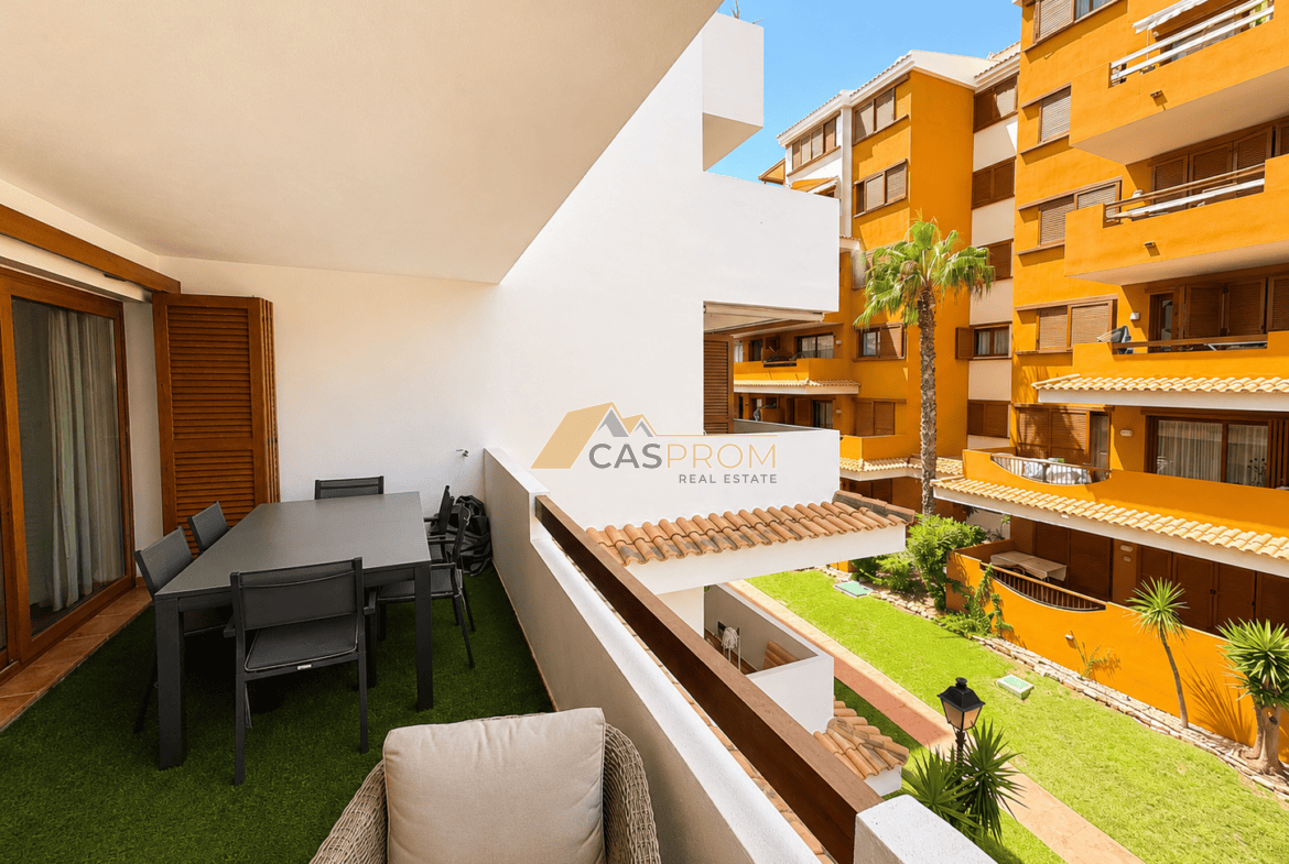 PRZESTRONNY APARTAMENT Z DWOMA TARASAMI BLISKO MORZA W PUNTA PRIMA