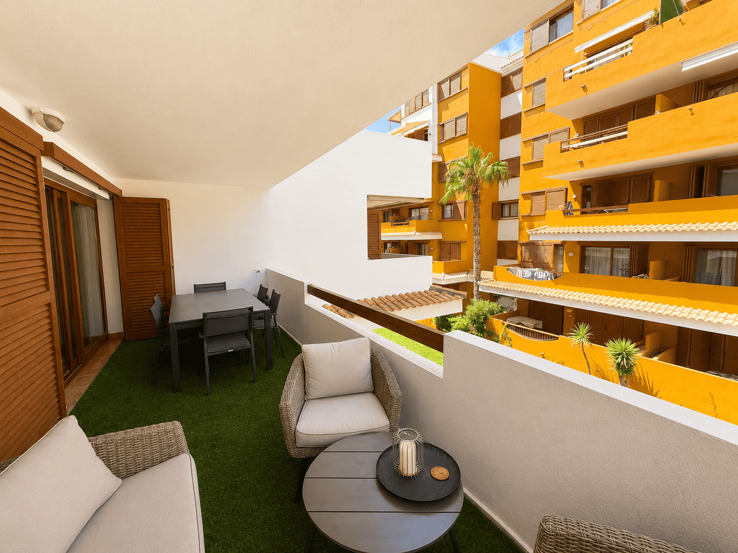PRZESTRONNY APARTAMENT Z DWOMA TARASAMI BLISKO MORZA W PUNTA PRIMA