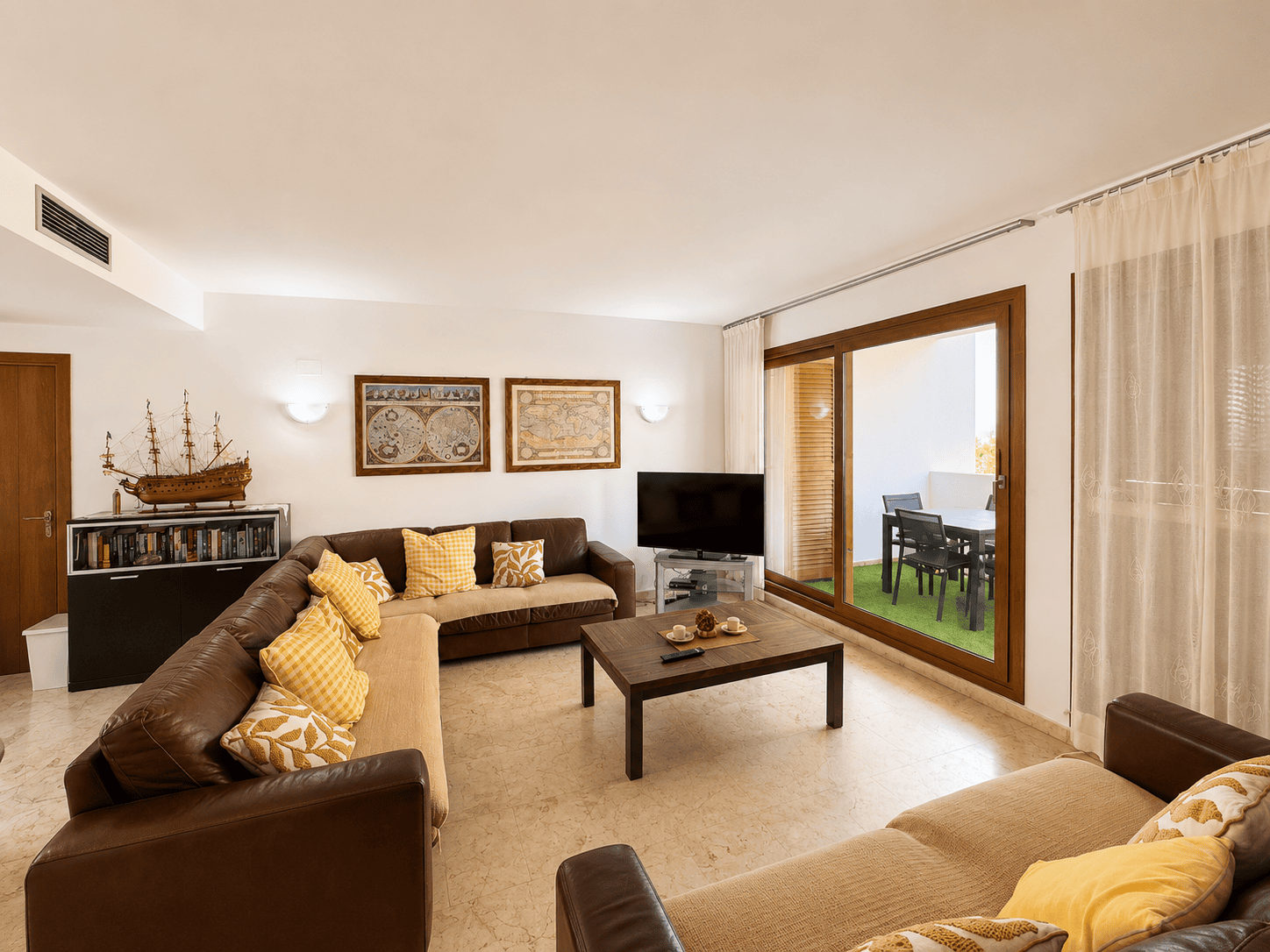 PRZESTRONNY APARTAMENT Z DWOMA TARASAMI BLISKO MORZA W PUNTA PRIMA