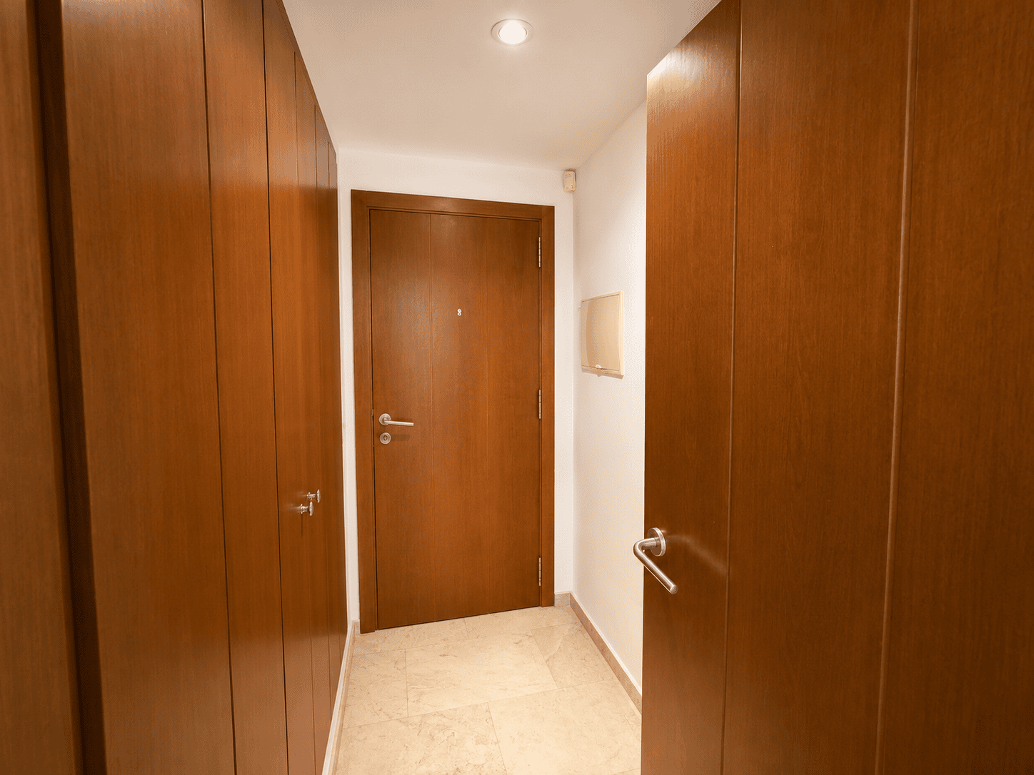 PRZESTRONNY APARTAMENT Z DWOMA TARASAMI BLISKO MORZA W PUNTA PRIMA