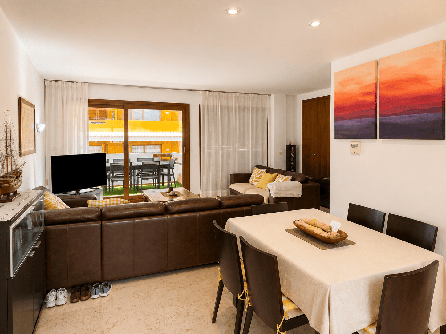 PRZESTRONNY APARTAMENT Z DWOMA TARASAMI BLISKO MORZA W PUNTA PRIMA