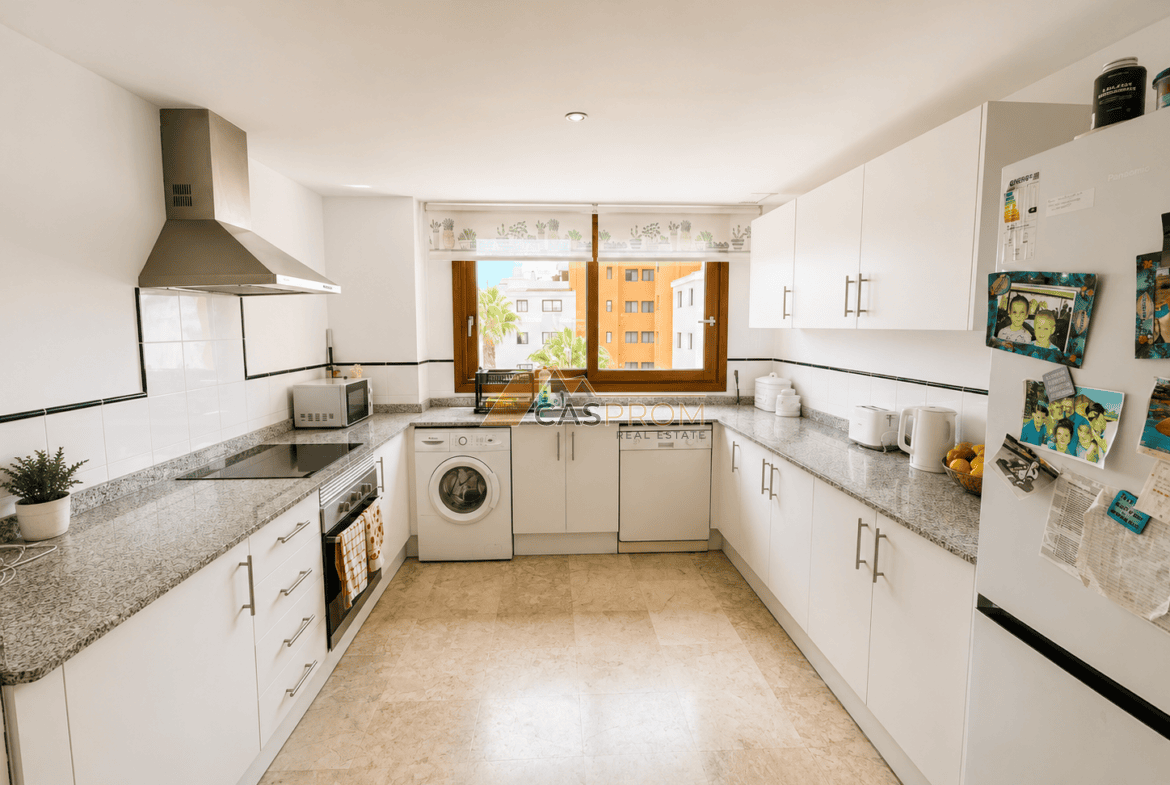 PRZESTRONNY APARTAMENT Z DWOMA TARASAMI BLISKO MORZA W PUNTA PRIMA