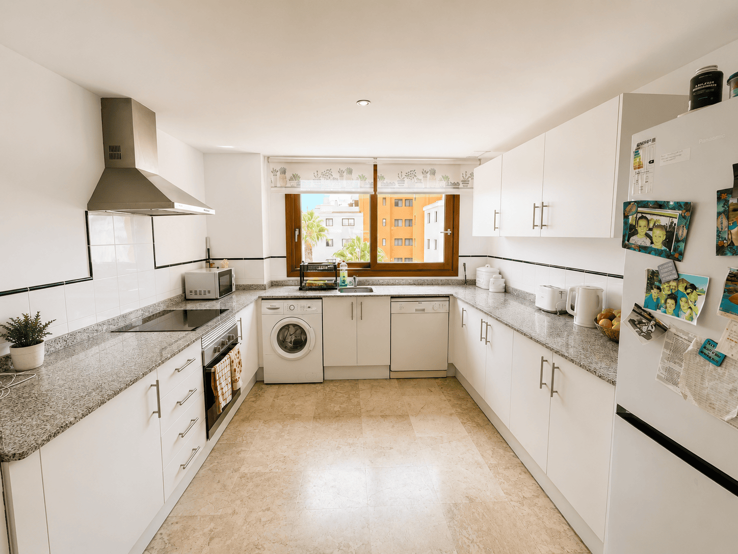 PRZESTRONNY APARTAMENT Z DWOMA TARASAMI BLISKO MORZA W PUNTA PRIMA