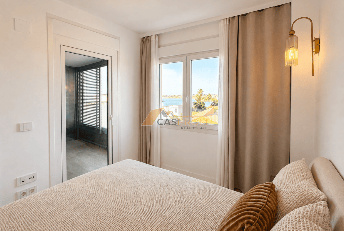 APARTAMENT W PIERWSZEJ LINII BRZEGOWEJ Z WIDOKIEM NA MORZE I BOGATĄ STREFĄ REKREACYJNĄ