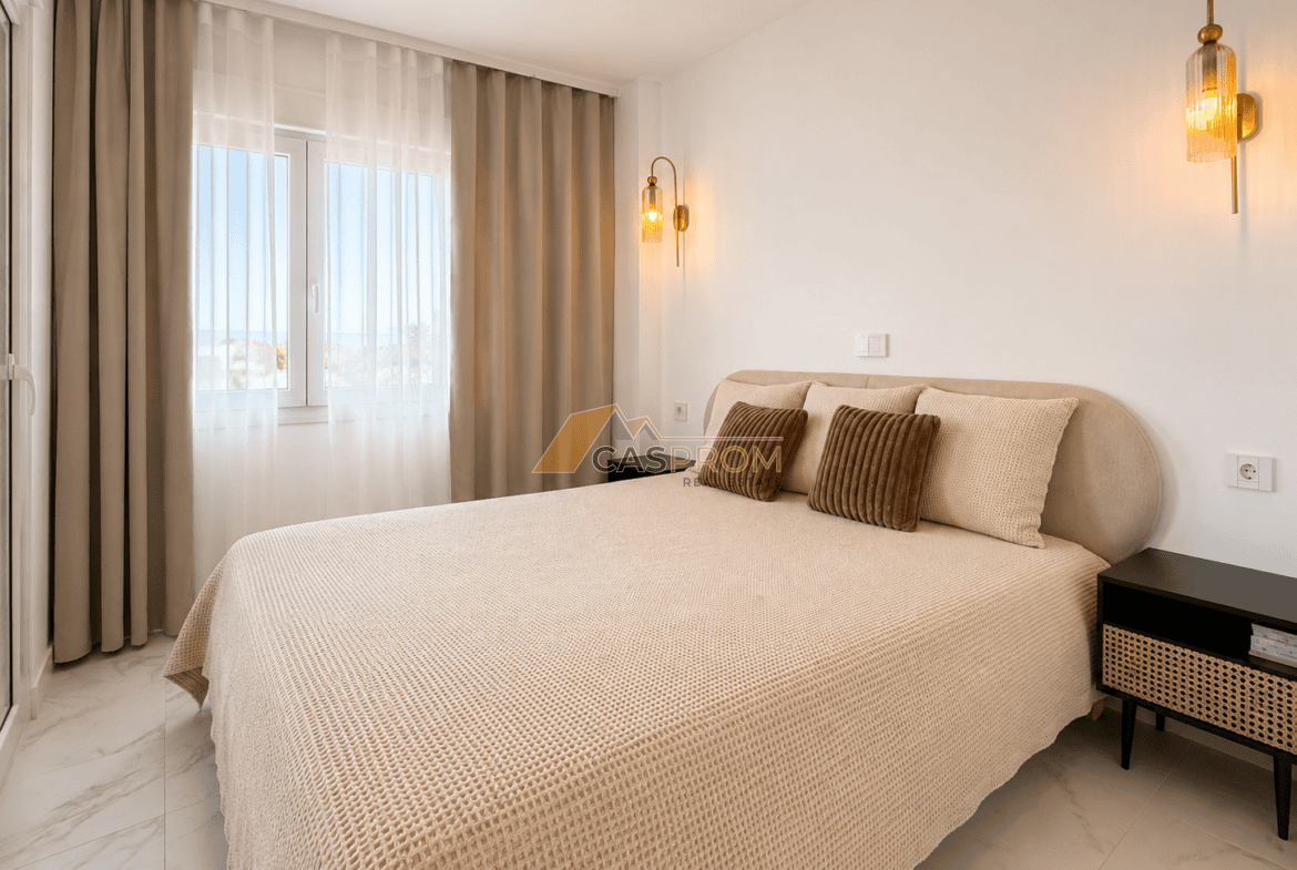 APARTAMENT W PIERWSZEJ LINII BRZEGOWEJ Z WIDOKIEM NA MORZE I BOGATĄ STREFĄ REKREACYJNĄ