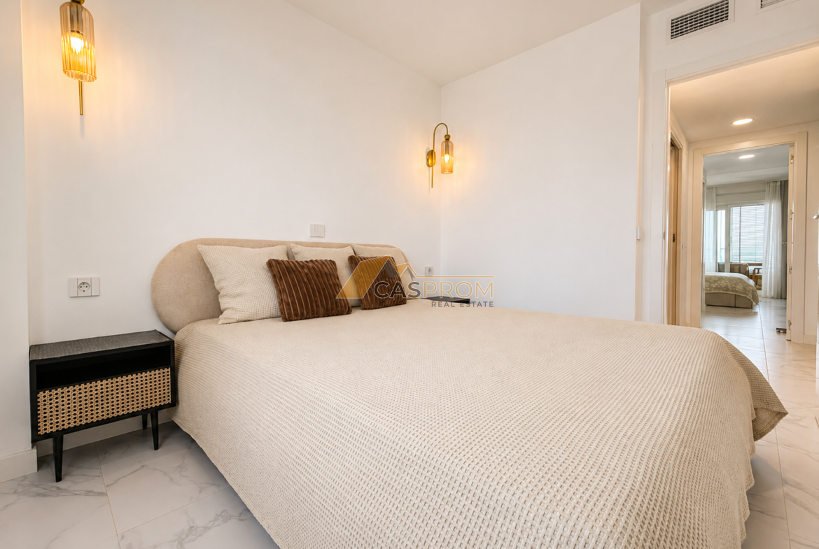 APARTAMENT W PIERWSZEJ LINII BRZEGOWEJ Z WIDOKIEM NA MORZE I BOGATĄ STREFĄ REKREACYJNĄ