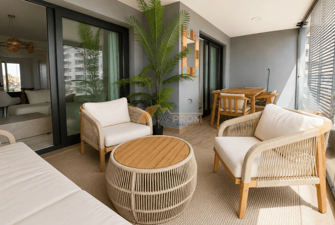 APARTAMENT W PIERWSZEJ LINII BRZEGOWEJ Z WIDOKIEM NA MORZE I BOGATĄ STREFĄ REKREACYJNĄ