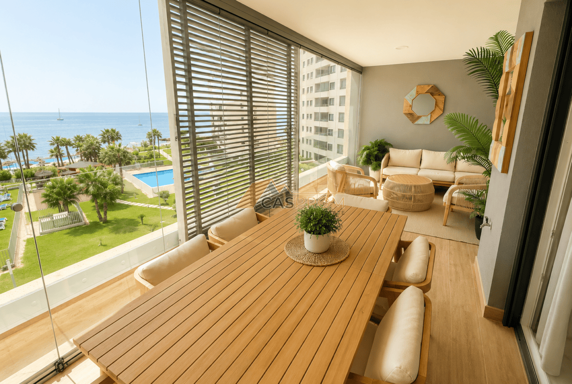 APARTAMENT W PIERWSZEJ LINII BRZEGOWEJ Z WIDOKIEM NA MORZE I BOGATĄ STREFĄ REKREACYJNĄ