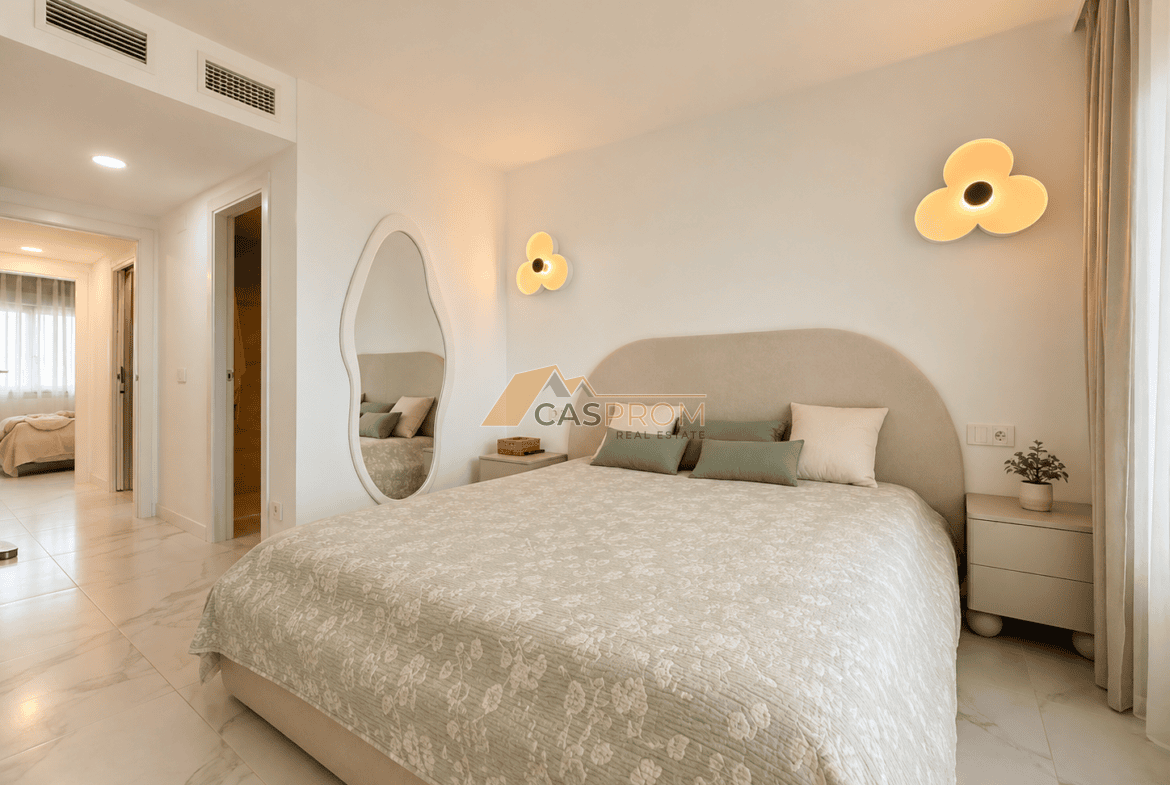APARTAMENT W PIERWSZEJ LINII BRZEGOWEJ Z WIDOKIEM NA MORZE I BOGATĄ STREFĄ REKREACYJNĄ