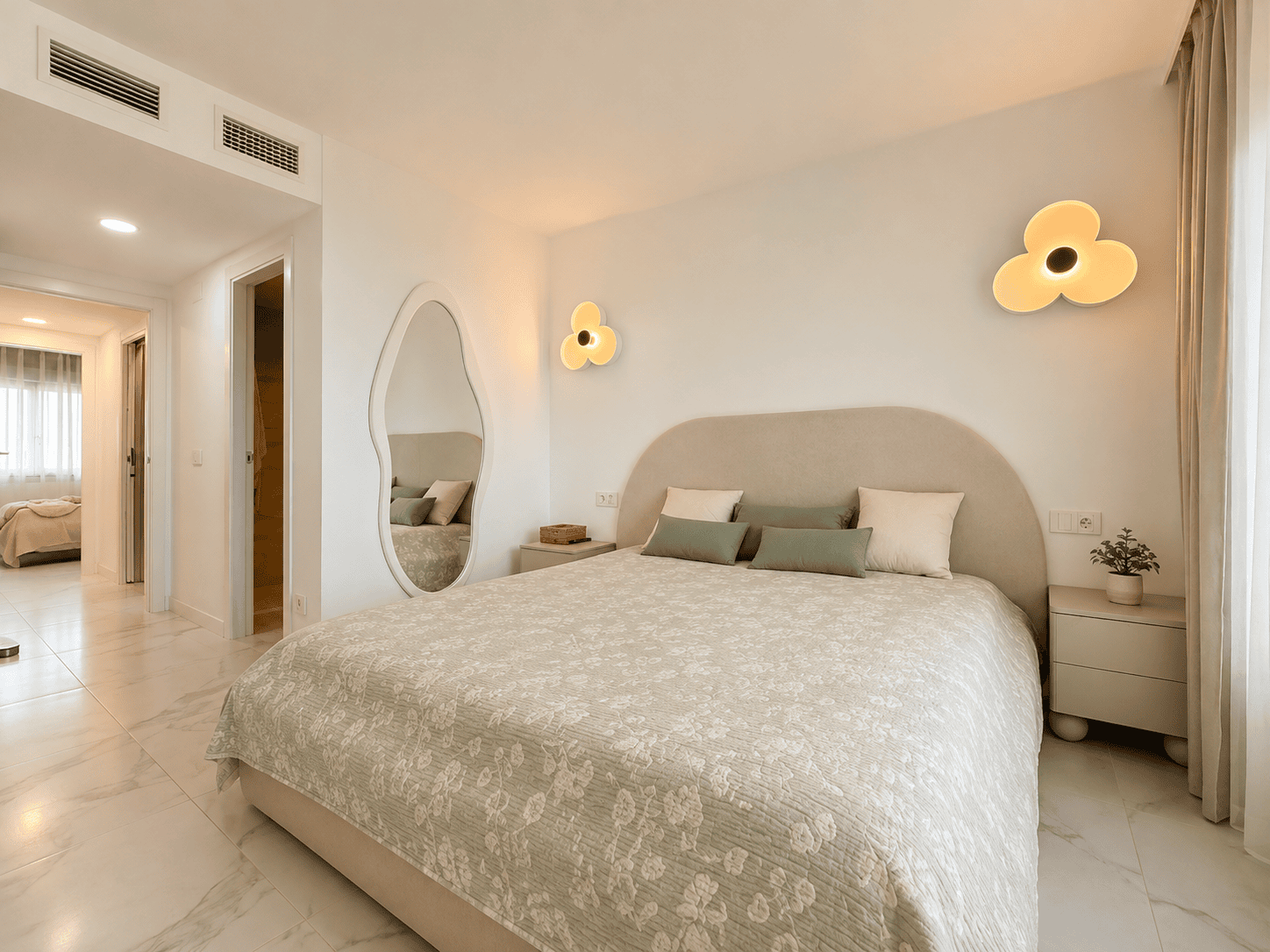 APARTAMENT W PIERWSZEJ LINII BRZEGOWEJ Z WIDOKIEM NA MORZE I BOGATĄ STREFĄ REKREACYJNĄ