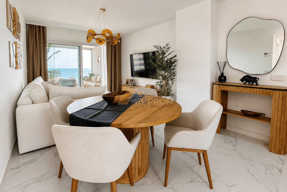 APARTAMENT W PIERWSZEJ LINII BRZEGOWEJ Z WIDOKIEM NA MORZE I BOGATĄ STREFĄ REKREACYJNĄ