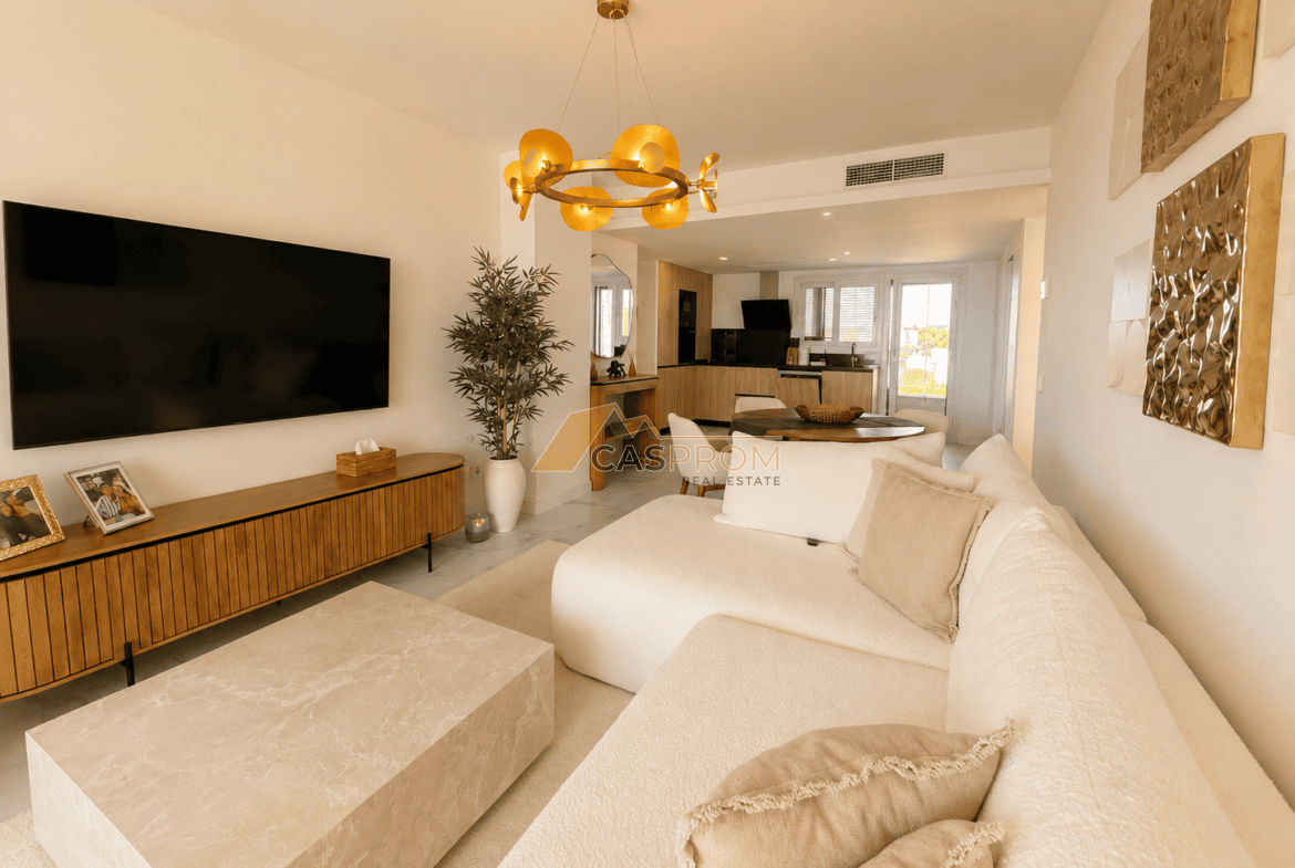 APARTAMENT W PIERWSZEJ LINII BRZEGOWEJ Z WIDOKIEM NA MORZE I BOGATĄ STREFĄ REKREACYJNĄ