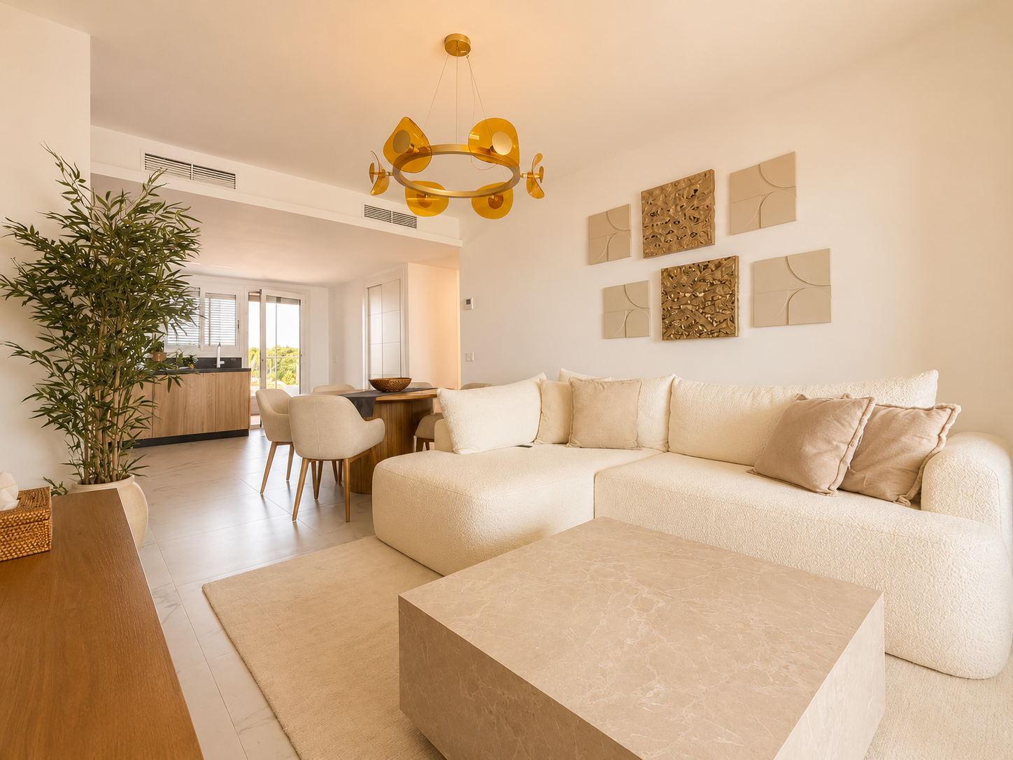 APARTAMENT W PIERWSZEJ LINII BRZEGOWEJ Z WIDOKIEM NA MORZE I BOGATĄ STREFĄ REKREACYJNĄ