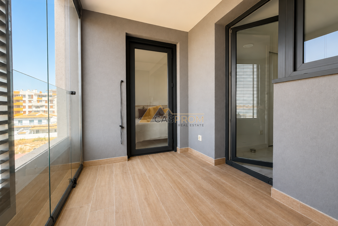 APARTAMENT W PIERWSZEJ LINII BRZEGOWEJ Z WIDOKIEM NA MORZE I BOGATĄ STREFĄ REKREACYJNĄ