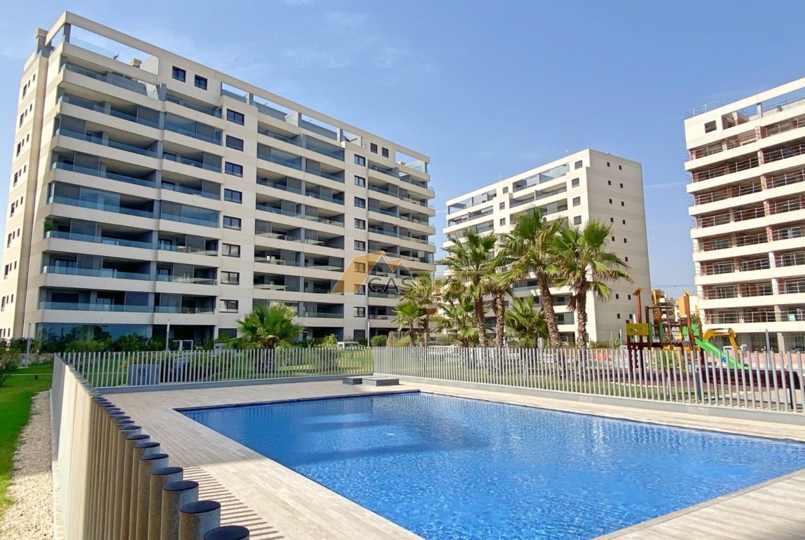 APARTAMENT W PIERWSZEJ LINII BRZEGOWEJ Z WIDOKIEM NA MORZE I BOGATĄ STREFĄ REKREACYJNĄ
