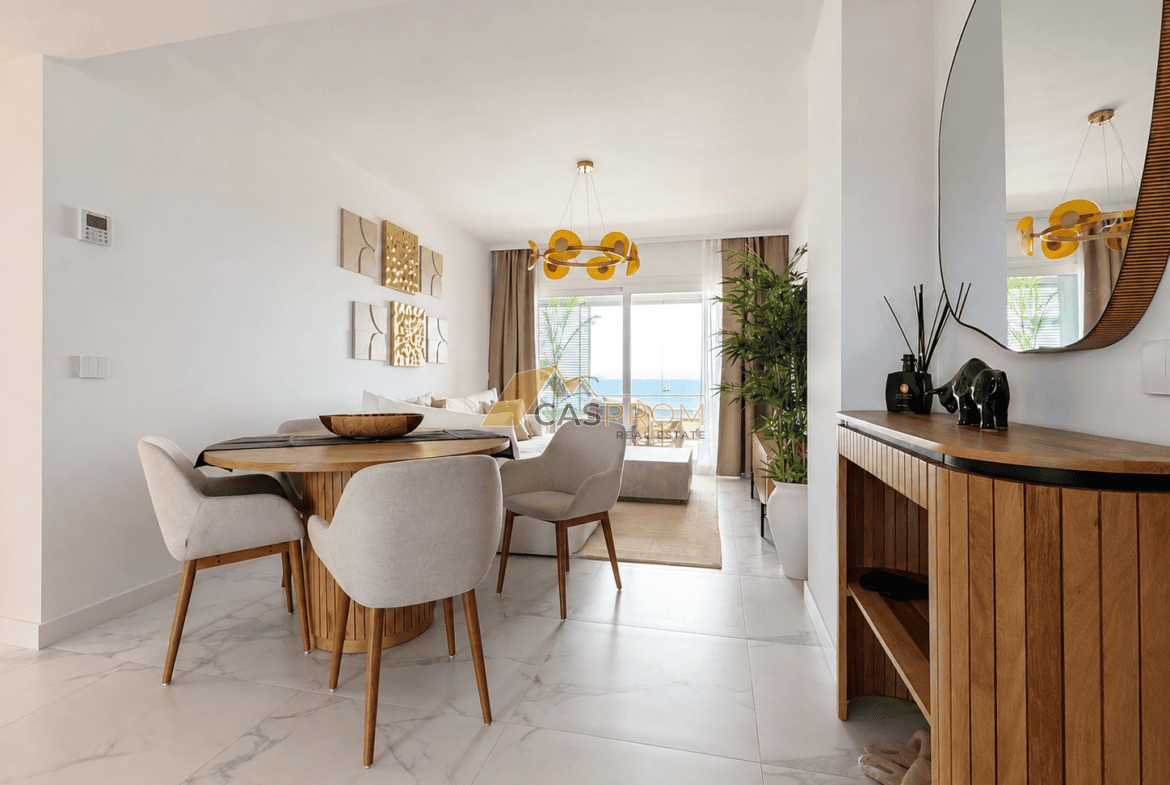 APARTAMENT W PIERWSZEJ LINII BRZEGOWEJ Z WIDOKIEM NA MORZE I BOGATĄ STREFĄ REKREACYJNĄ
