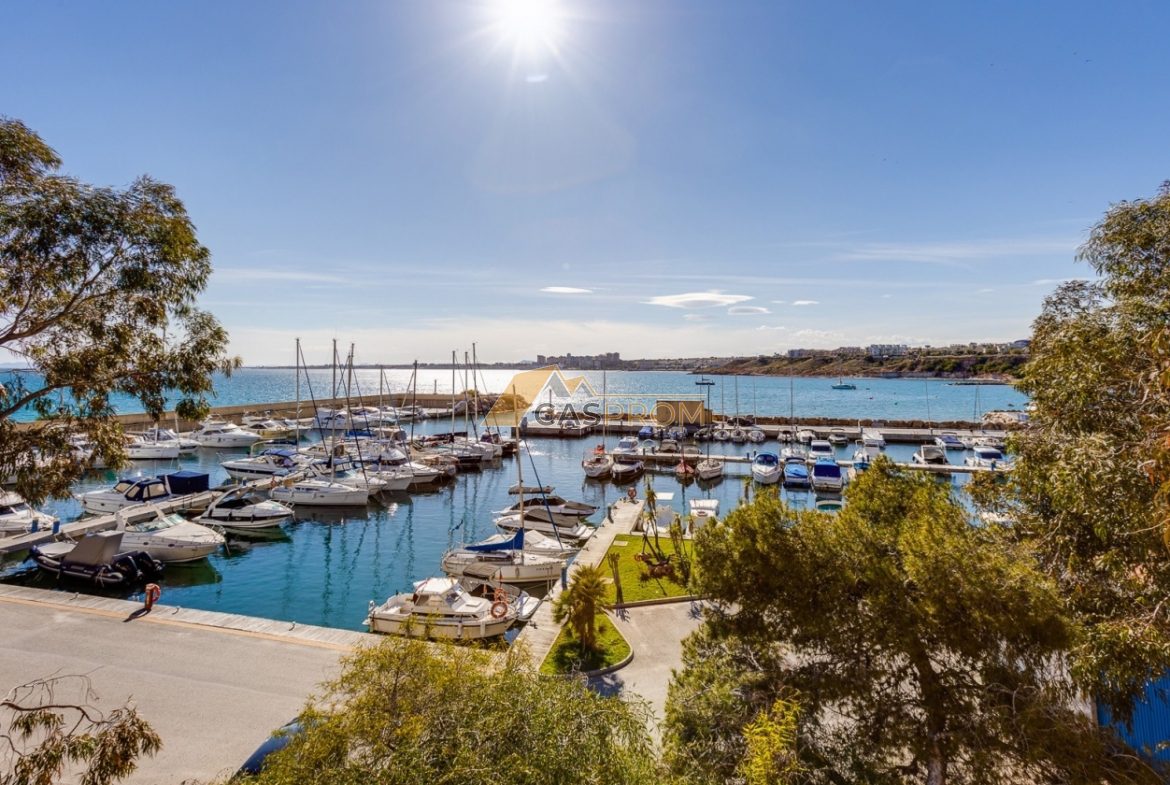 APARTAMENT NA PARTERZE Z PRYWATNĄ PRZESTRZENIĄ ZEWNĘTRZNĄ, 500 M OD MORZA W AGUAMARINA, CABO ROIG