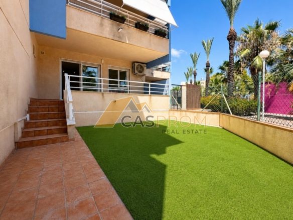 APARTAMENT NA PARTERZE Z PRYWATNĄ PRZESTRZENIĄ ZEWNĘTRZNĄ, 500 M OD MORZA W AGUAMARINA, CABO ROIG