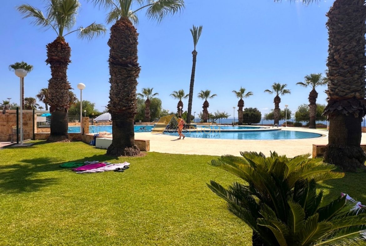 APARTAMENT NA PARTERZE Z PRYWATNĄ PRZESTRZENIĄ ZEWNĘTRZNĄ, 500 M OD MORZA W AGUAMARINA, CABO ROIG
