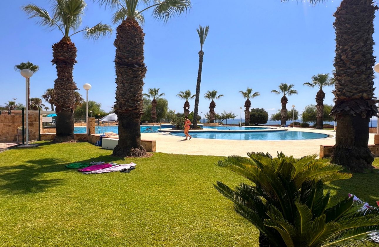 156098_lg APARTAMENT NA PARTERZE Z PRYWATNĄ PRZESTRZENIĄ ZEWNĘTRZNĄ, 500 M OD MORZA W AGUAMARINA, CABO ROIG