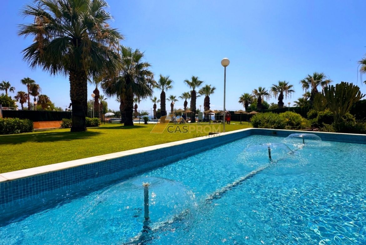APARTAMENT NA PARTERZE Z PRYWATNĄ PRZESTRZENIĄ ZEWNĘTRZNĄ, 500 M OD MORZA W AGUAMARINA, CABO ROIG