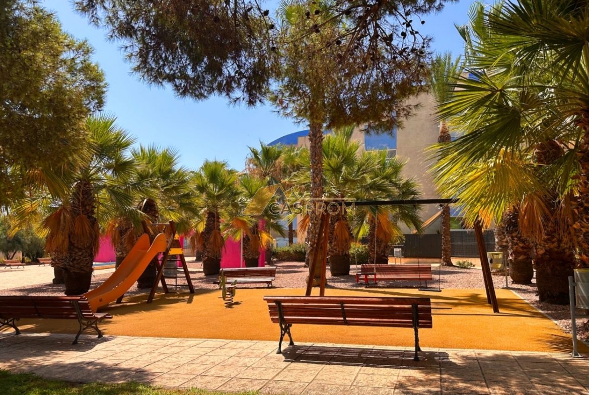 APARTAMENT NA PARTERZE Z PRYWATNĄ PRZESTRZENIĄ ZEWNĘTRZNĄ, 500 M OD MORZA W AGUAMARINA, CABO ROIG