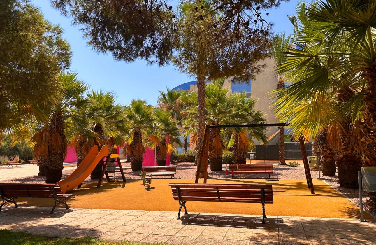 156106_lg APARTAMENT NA PARTERZE Z PRYWATNĄ PRZESTRZENIĄ ZEWNĘTRZNĄ, 500 M OD MORZA W AGUAMARINA, CABO ROIG