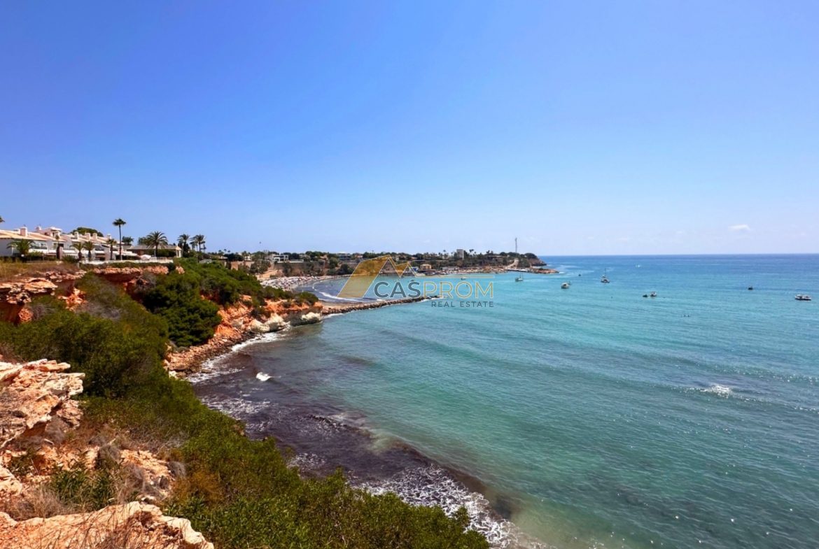 APARTAMENT NA PARTERZE Z PRYWATNĄ PRZESTRZENIĄ ZEWNĘTRZNĄ, 500 M OD MORZA W AGUAMARINA, CABO ROIG