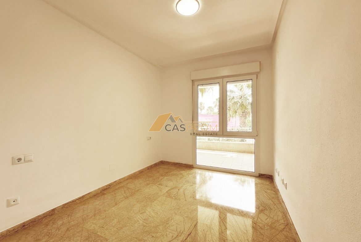 APARTAMENT NA PARTERZE Z PRYWATNĄ PRZESTRZENIĄ ZEWNĘTRZNĄ, 500 M OD MORZA W AGUAMARINA, CABO ROIG