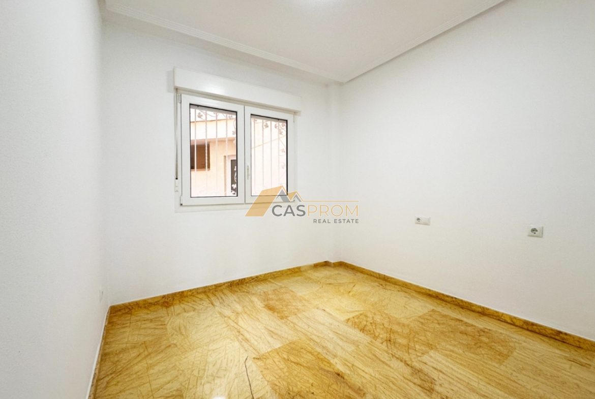 APARTAMENT NA PARTERZE Z PRYWATNĄ PRZESTRZENIĄ ZEWNĘTRZNĄ, 500 M OD MORZA W AGUAMARINA, CABO ROIG