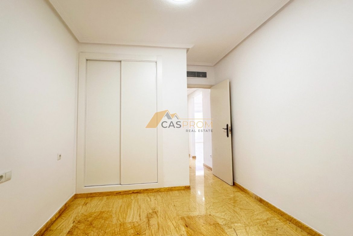 APARTAMENT NA PARTERZE Z PRYWATNĄ PRZESTRZENIĄ ZEWNĘTRZNĄ, 500 M OD MORZA W AGUAMARINA, CABO ROIG