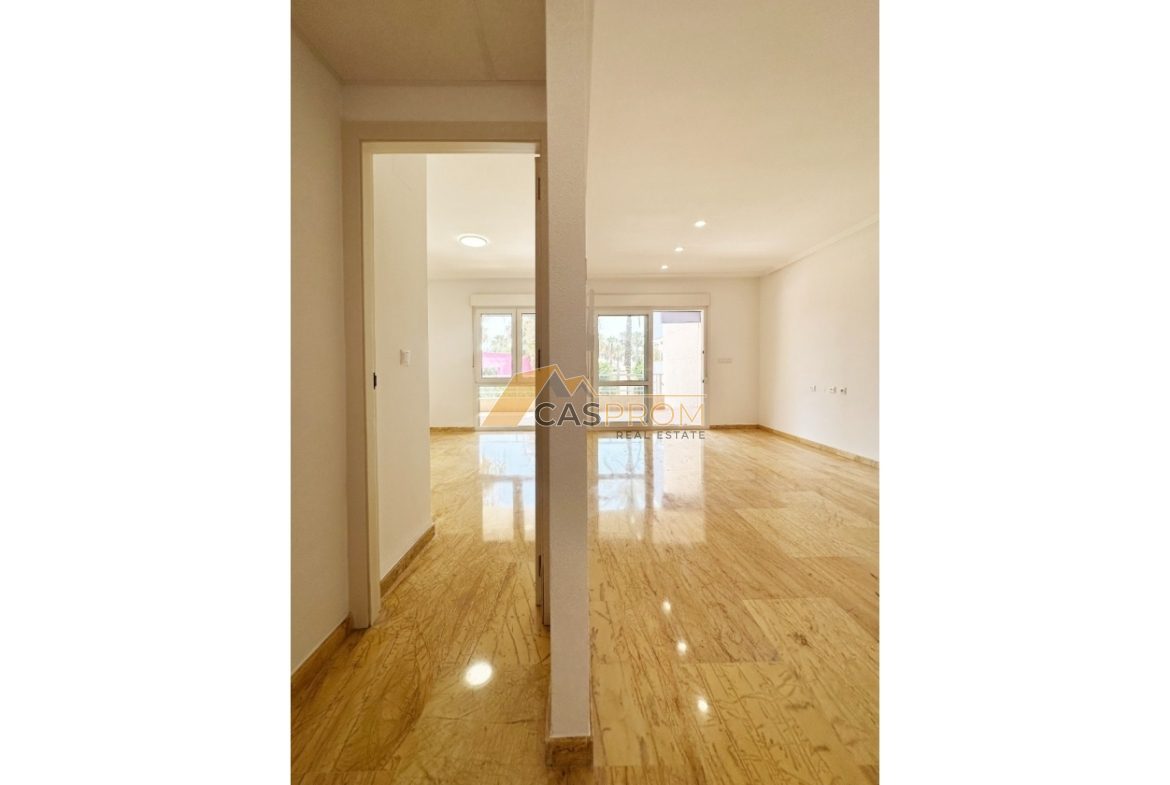 APARTAMENT NA PARTERZE Z PRYWATNĄ PRZESTRZENIĄ ZEWNĘTRZNĄ, 500 M OD MORZA W AGUAMARINA, CABO ROIG