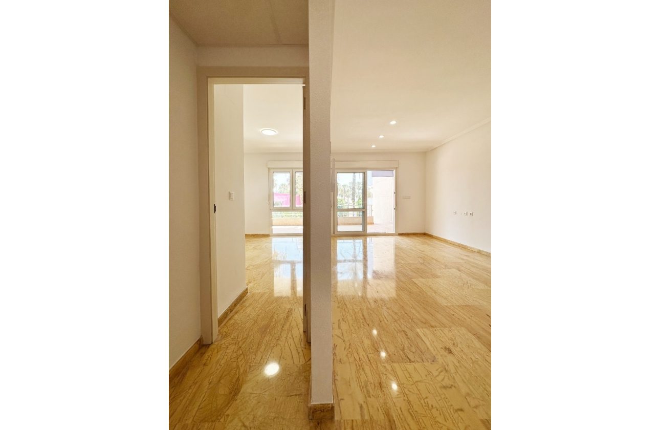 156120_lg APARTAMENT NA PARTERZE Z PRYWATNĄ PRZESTRZENIĄ ZEWNĘTRZNĄ, 500 M OD MORZA W AGUAMARINA, CABO ROIG