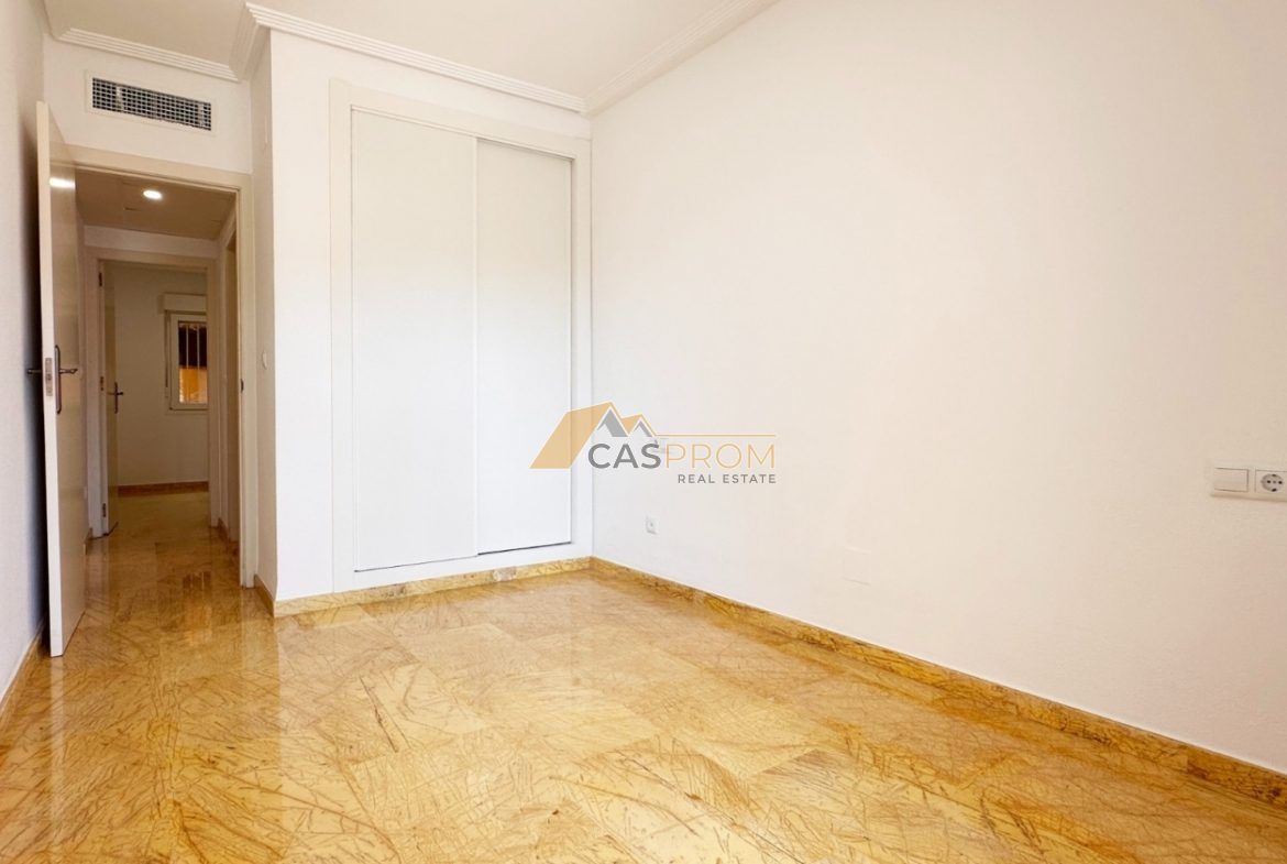 APARTAMENT NA PARTERZE Z PRYWATNĄ PRZESTRZENIĄ ZEWNĘTRZNĄ, 500 M OD MORZA W AGUAMARINA, CABO ROIG