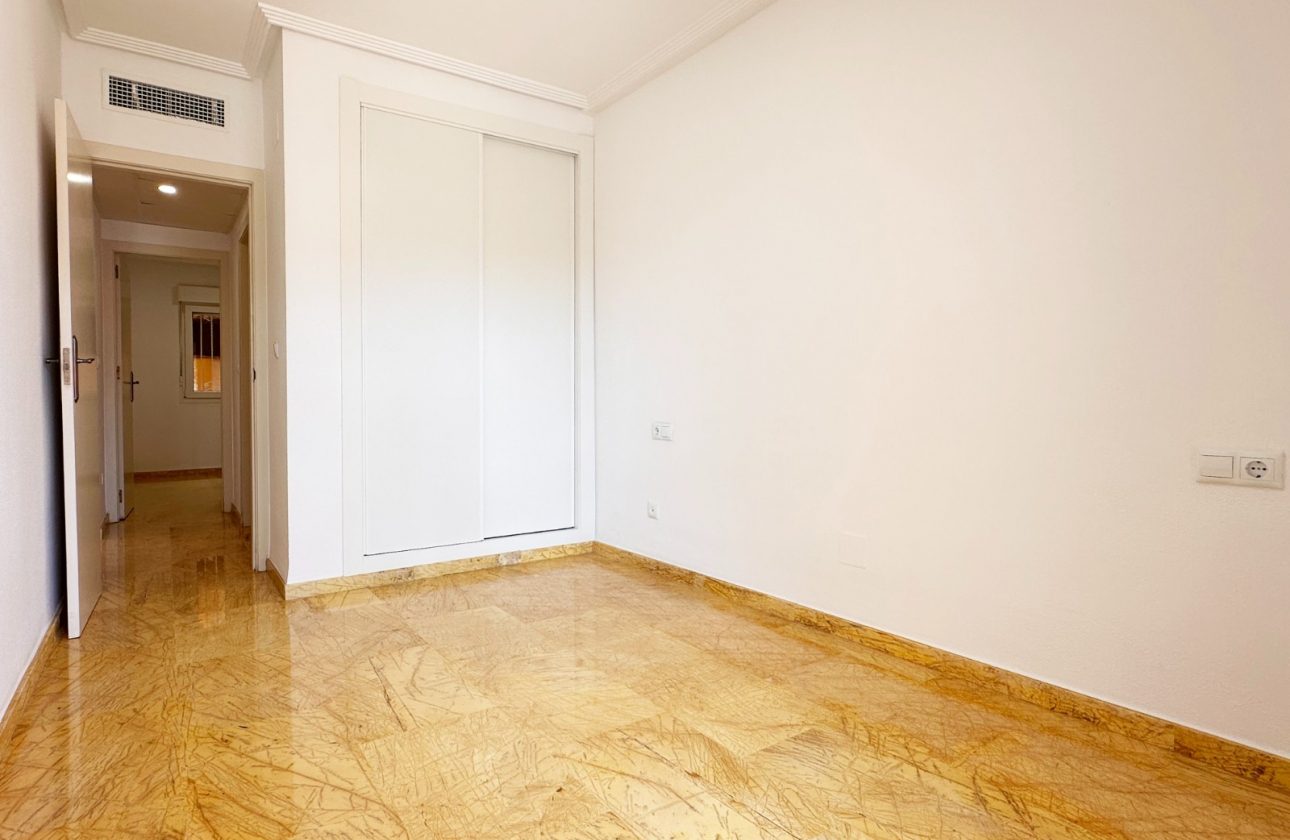 156121_lg APARTAMENT NA PARTERZE Z PRYWATNĄ PRZESTRZENIĄ ZEWNĘTRZNĄ, 500 M OD MORZA W AGUAMARINA, CABO ROIG