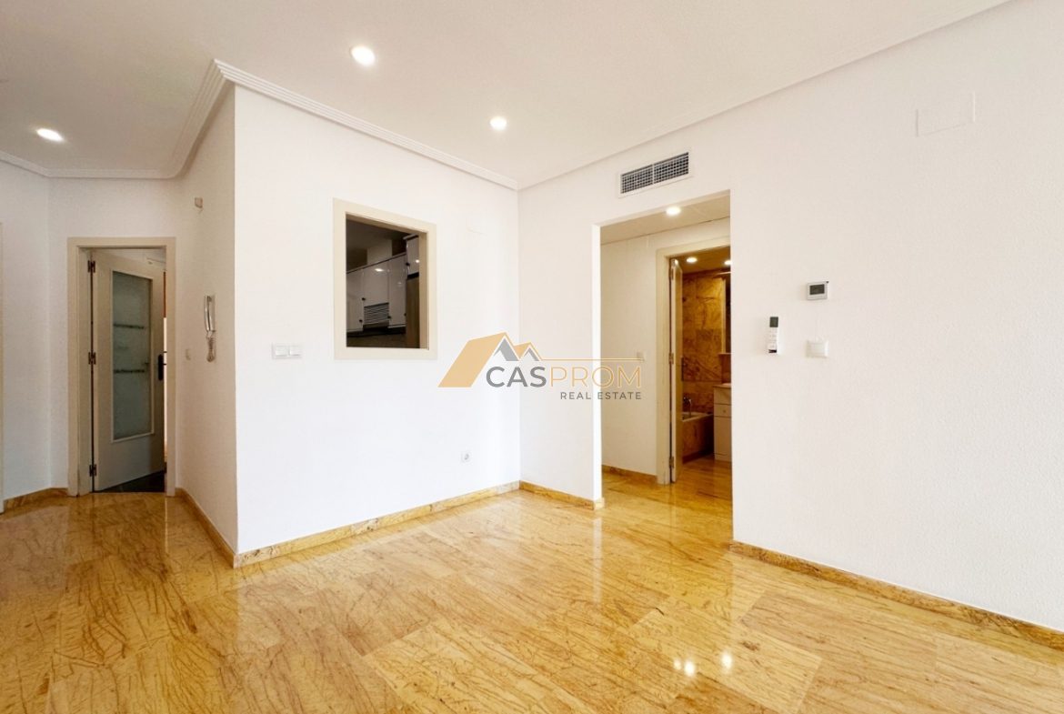 APARTAMENT NA PARTERZE Z PRYWATNĄ PRZESTRZENIĄ ZEWNĘTRZNĄ, 500 M OD MORZA W AGUAMARINA, CABO ROIG