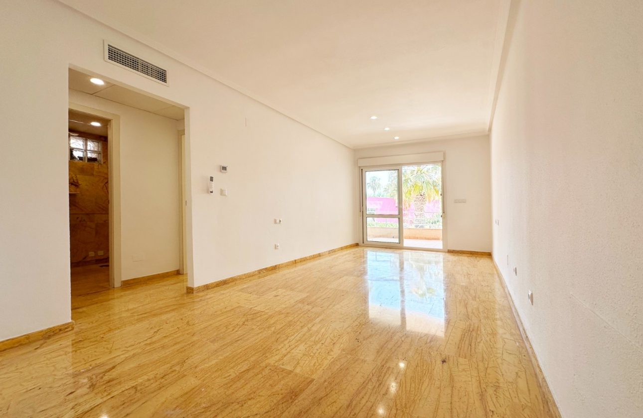 156125_lg APARTAMENT NA PARTERZE Z PRYWATNĄ PRZESTRZENIĄ ZEWNĘTRZNĄ, 500 M OD MORZA W AGUAMARINA, CABO ROIG